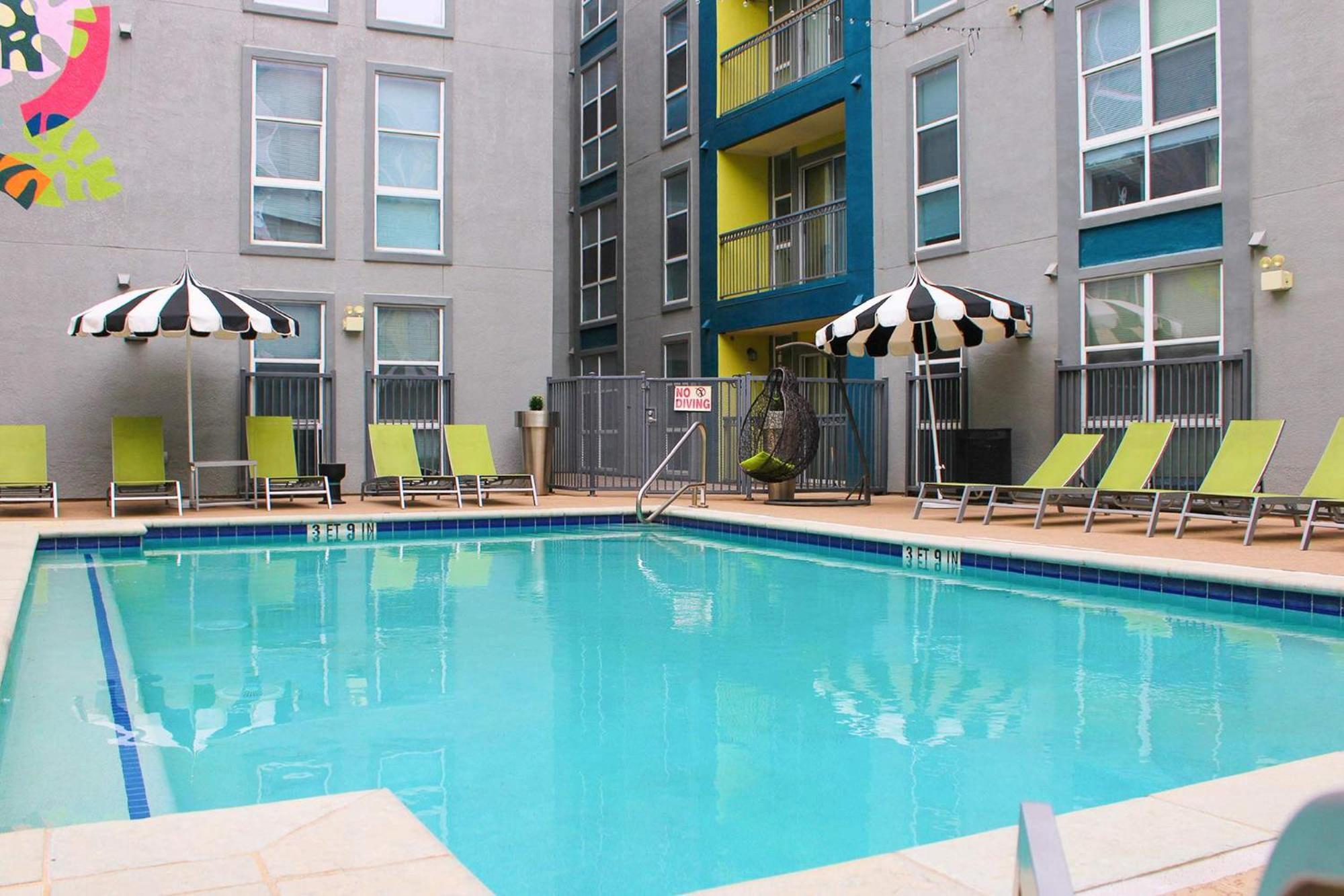 Upstay Condo Games Pool Gym And Bbq Austin Exteriér fotografie